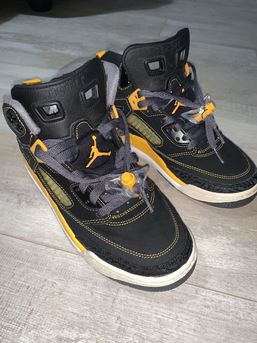 black and yellow jordan spizikes